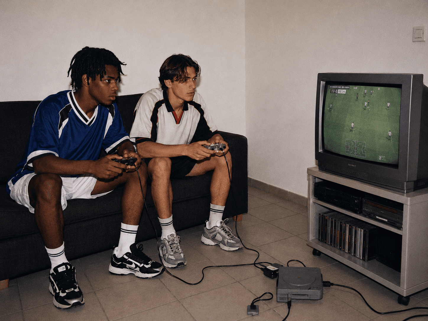 Jóvenes jugando a videojuegos